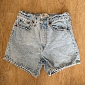 Abercrombie & Fitch Light Blue Denim Mom Shorts - 24/00